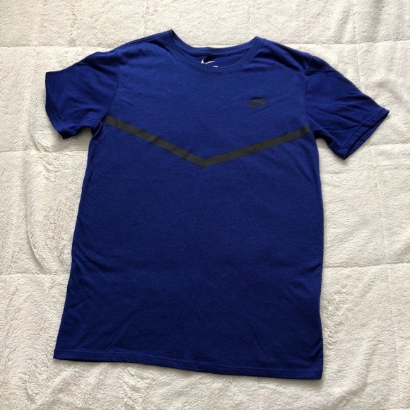 t shirt nike tech fleece